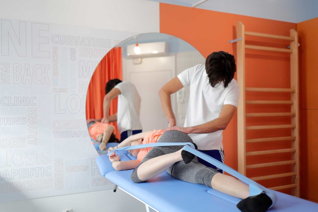 ćwiczenie z taśmami theraband