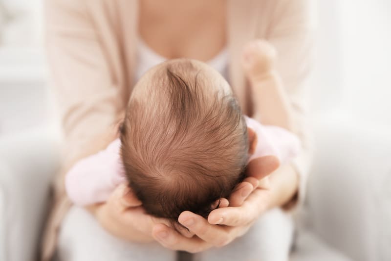 Kręcz szyi u niemowląt – przyczyny, leczenie, rehabilitacja, zabiegi operacyjne