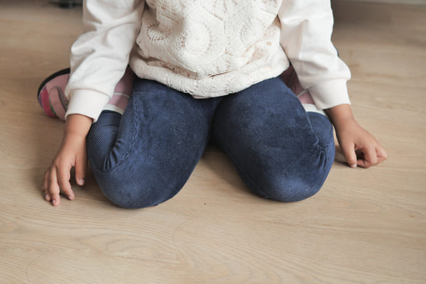 wady stóp u dzieci - siedzenie w pozycji w